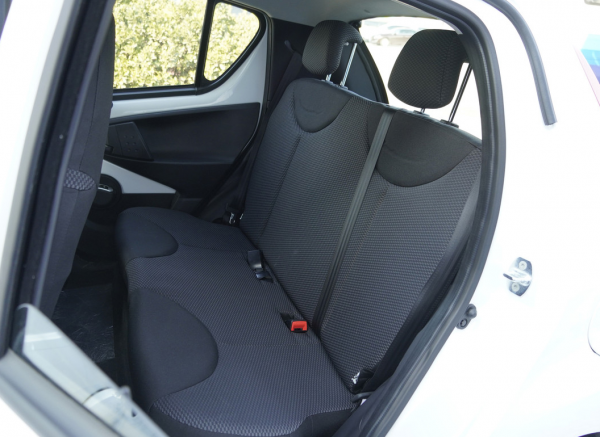 5.99萬起上綠牌，續航305km帶快充，比亞迪E1為何賣不動？