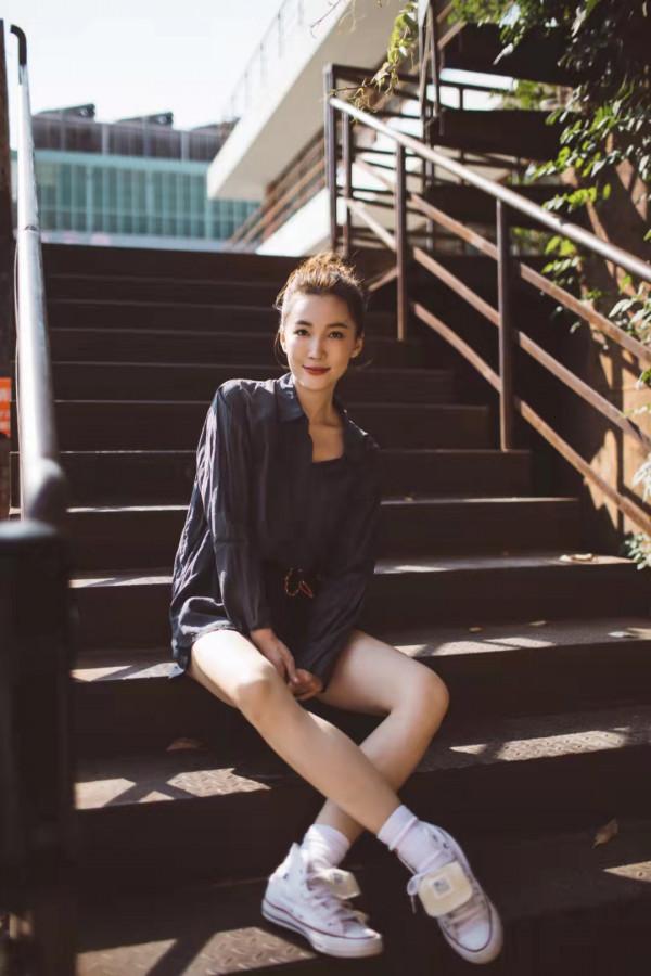 閆鹿楊最新寫真曝光 高扎丸子頭元氣滿滿 閆鹿楊最新寫真曝光 高扎丸子頭元氣滿滿