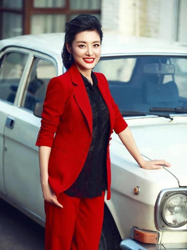 央視主持人周濤驚豔了時光寫真集 央視主持人周濤驚豔了時光寫真集