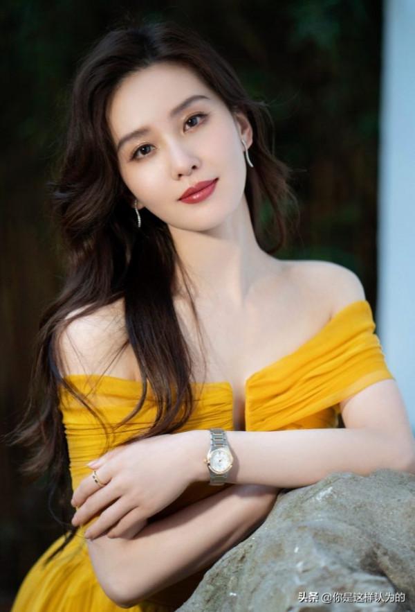 劉詩詩穿黃色開叉裙代言歐米伽