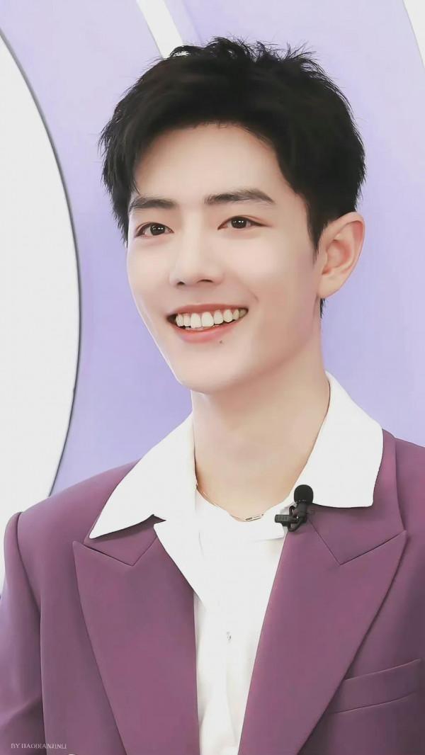 肖戰紫色西裝桌布