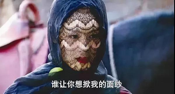 明星古裝尷尬史：頭頂風扇、餃子都算好的，有些太誇張真忍不了