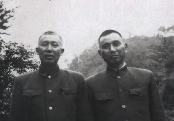 政委掏槍要斃了他,此人還是不跑,後當司令,老司令高興得沒吃飯 政委掏槍要斃了他,此人還是不跑,後當司令,老司令高興得沒吃飯