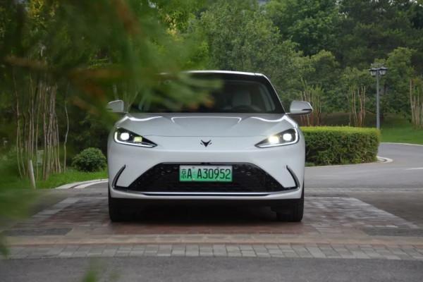 自主豪華轎車！售價不便宜的極狐 阿爾法S表現如何？