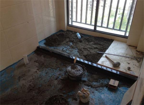 鋪瓷磚時，工人說用瓷磚膠比水泥砂漿好？別輕信，八成想坑你