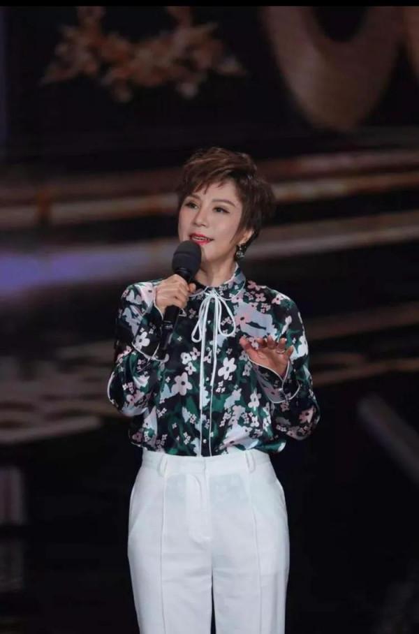 那年春晚，她們的歌一曲成為經典，歌名和人名紅遍大江南北