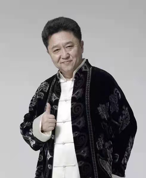 給郭德綱捧哏18年，于謙為何拒絕德雲社的股份？