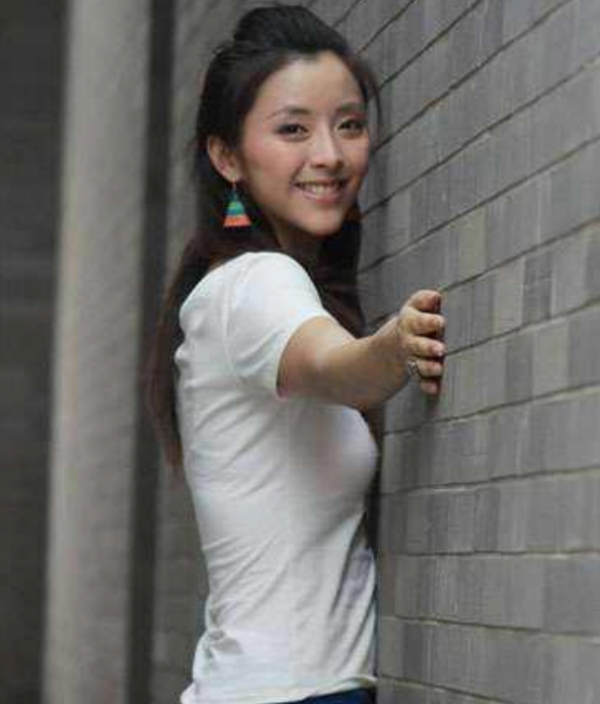 黃小蕾：被大張偉拒絕後，因一頓飯嫁富豪，閃婚生女被迪士尼拉黑