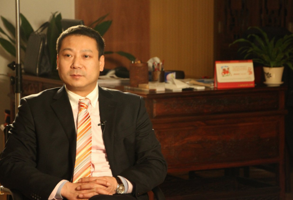 湖北男人，放棄30萬年薪、賣掉廣東兩套房，創業賣零食年售70億