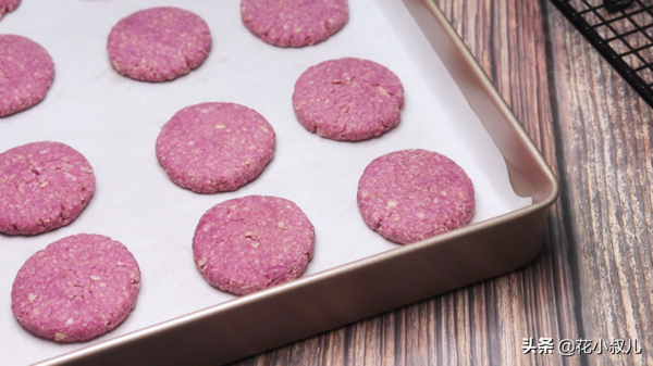 紫薯燕麥杏仁小小酥，天冷容易餓，給家人準備一些