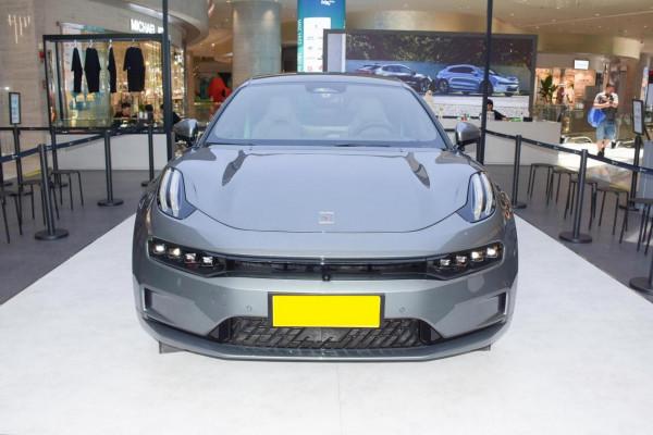 實拍極氪001，車長4970mm，純電續航最高712km，顏值媲美帕拉梅拉