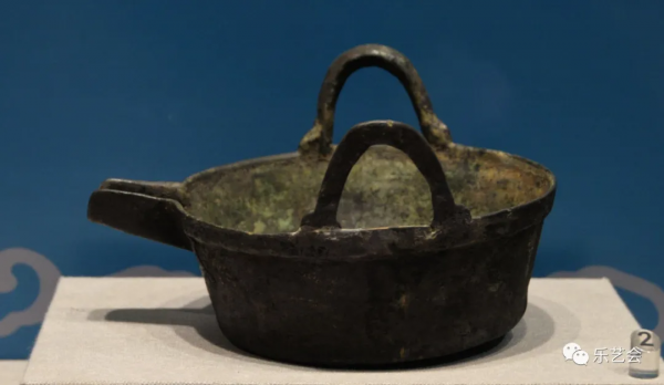 骨鳴嘀 角力帶 雙魚鏡:孟和套格套分享內蒙古博物院系列 骨鳴嘀 角力帶 雙魚鏡:孟和套格套分享內蒙古博物院系列