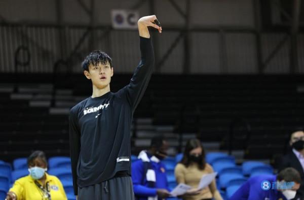 媒體人：曾凡博預計在18日對陣聖克魯斯勇士的比賽中復出 ​​​