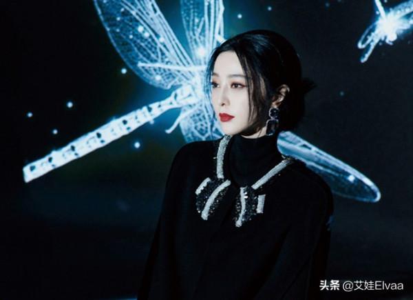 范冰冰頭排看秀,穿斗篷風頭蓋過向太婆媳,出場2助理攙扶排場大 范冰冰頭排看秀,穿斗篷風頭蓋過向太婆媳,出場2助理攙扶排場大