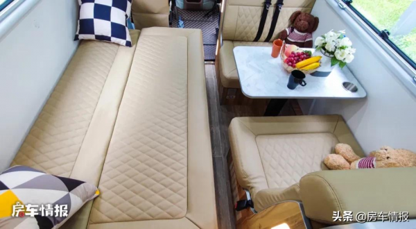 全鋁車身房車來了,小頂造型透過性好,比競品多一張床能住更多人 全鋁車身房車來了,小頂造型透過性好,比競品多一張床能住更多人