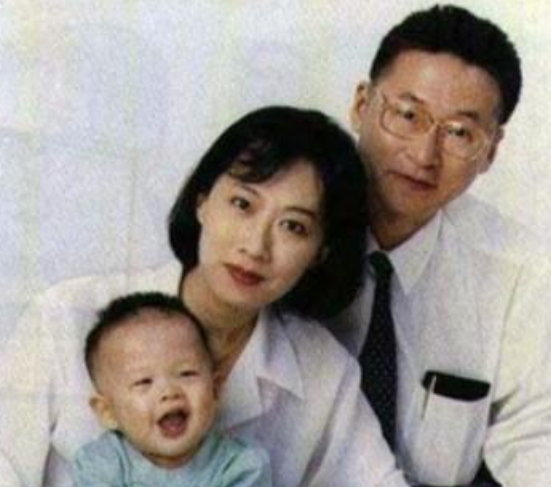 痛失愛子的6位明星，趙本山白髮人送黑髮人，周潤發女兒最可惜