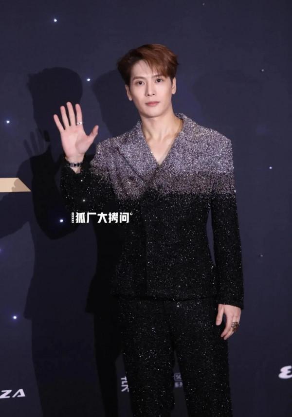 時尚先生明星紅毯生圖，張雨綺大變臉，丁真全場最佳