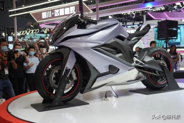 摩展新彩蛋:國內最大仿賽車型傑迪VISION K750亮相 摩展新彩蛋:國內最大仿賽車型傑迪VISION K750亮相