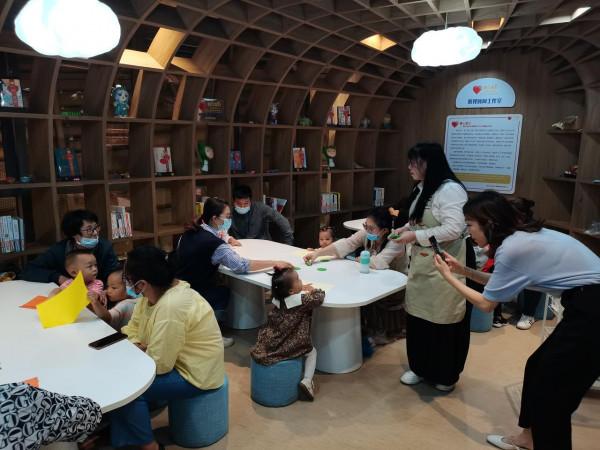 共讀繪本開啟美好親子時光，助力孩子健康成長