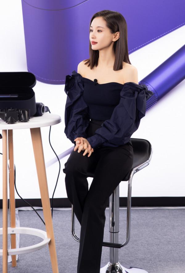 骨架小就能放肆穿?王子文穿泡泡袖像在舉鐵,手臂看著比腿還粗 骨架小就能放肆穿?王子文穿泡泡袖像在舉鐵,手臂看著比腿還粗