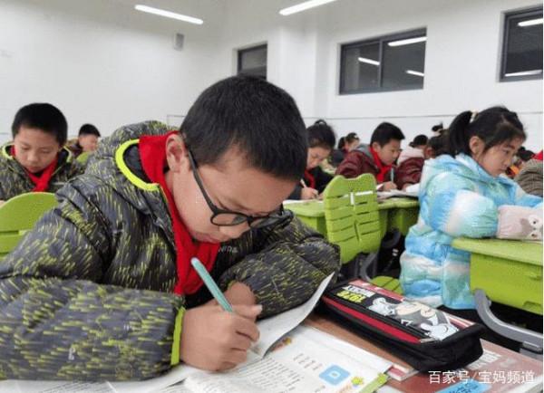 小學“延時”為啥不提供晚飯，孩子餓肚子咋辦