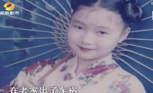 二婚夫妻年近60歲生下雙胞胎，丈夫突然生病，妻子熬夜賺錢養家