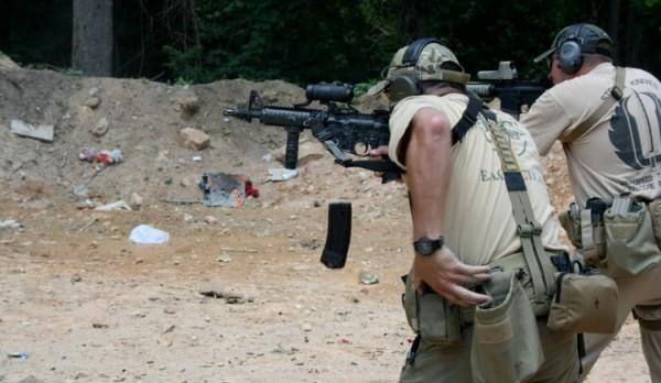 士兵在子彈沒打光前就更換彈匣?現實不是遊戲,換彈匣還得看時機 士兵在子彈沒打光前就更換彈匣?現實不是遊戲,換彈匣還得看時機