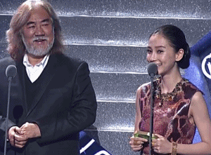 黃曉明baby官宣離婚，每年春節都帶娃回老家的他們，回不去了…