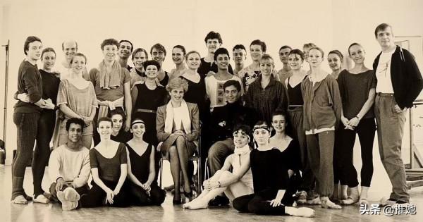 身高1米58的跳舞男人,一個電話邀請了戴安娜,一生命運與她捆綁 身高1米58的跳舞男人,一個電話邀請了戴安娜,一生命運與她捆綁