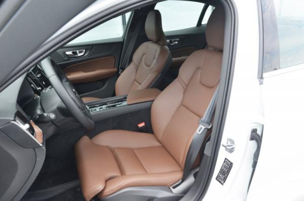 換裝48V輕混系統 實拍2022款沃爾沃S60