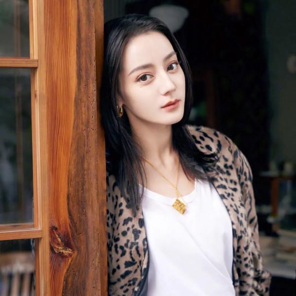 快來跟迪麗熱巴和鄭秀晶一起 反對高顱頂顏值霸凌