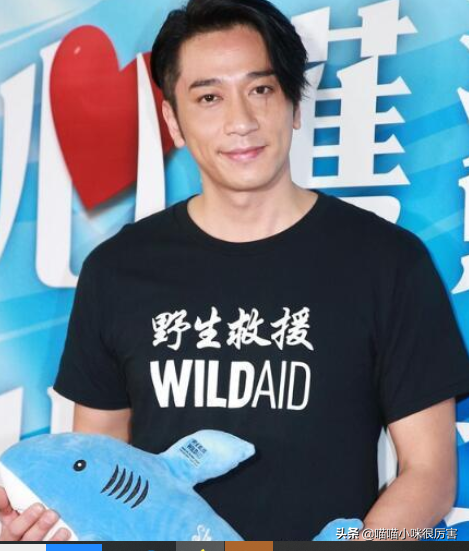 太瘦土氣大方臉，年輕時很一般，老了卻變帥的8位男星，不服不行