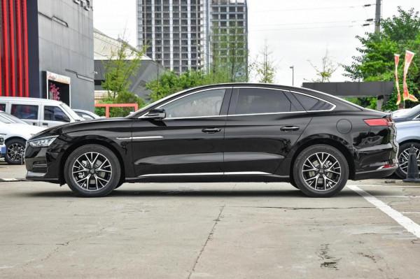 一臺純電比亞迪e9首年養車費用是多少錢？