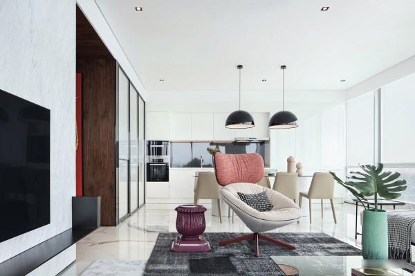 簡單的白色，卻能搭配任何顏色。因為白色能夠凸顯出他們的優點