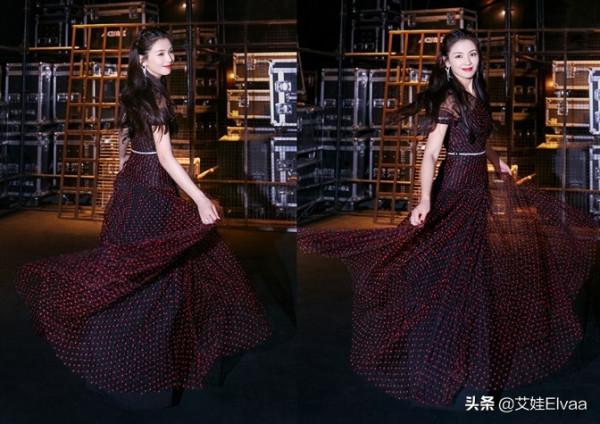 劉濤當主持“上癮”，穿波點裙主持節目，43歲扎馬尾比哥哥還搶鏡