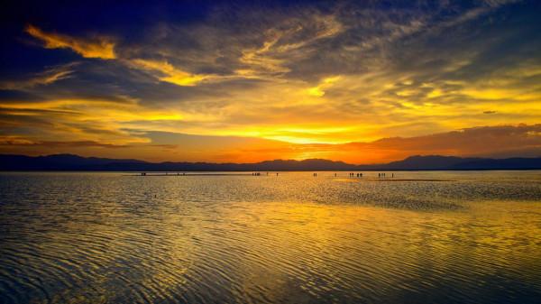 茶卡七月：鹽湖美景惹人醉