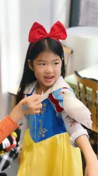 章子怡萬聖節造詞“東章熙汪”非親生女熙熙再次C位出境 章子怡萬聖節造詞“東章熙汪”非親生女熙熙再次C位出境