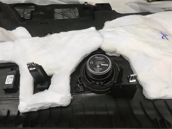 汕頭貓王凱迪拉克XT6音響改裝丹拿372三分頻，聲動更心動