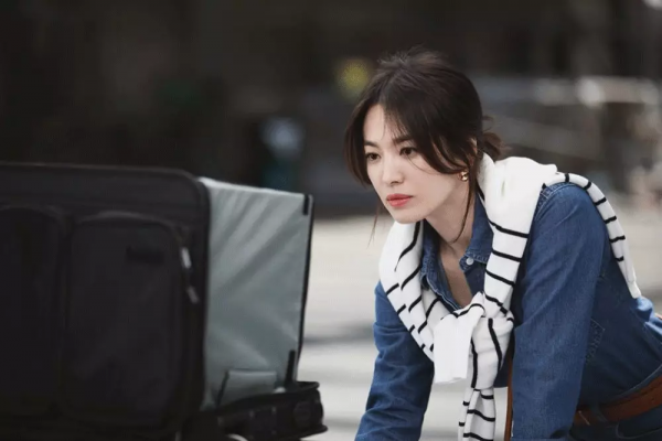 宋慧喬，開始演不相信愛情的女海王了《現在正在分手中》造型解析