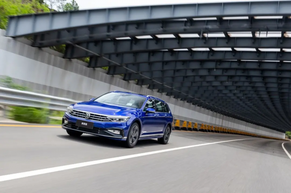 買邁騰、帕薩特不如買蔚攬，空間大、有格調，德國進口