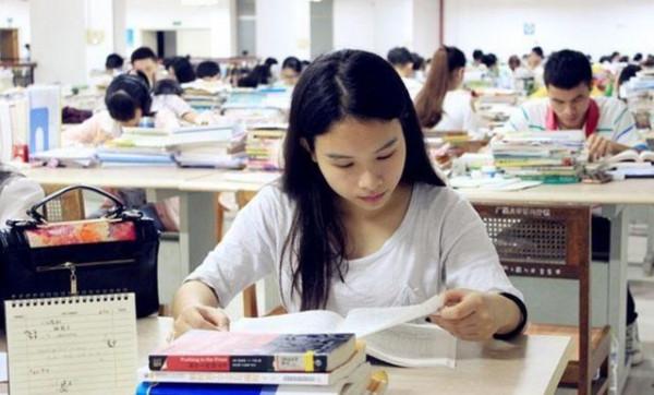 兒子上了大學才知道，媽媽從小到大一直在騙他，老師說的才是對的