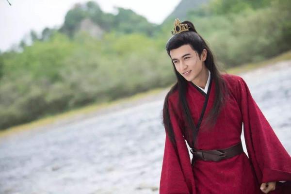 米熱：與迪麗熱巴同為新疆人的同班同學，參演多部大熱劇始終沒火