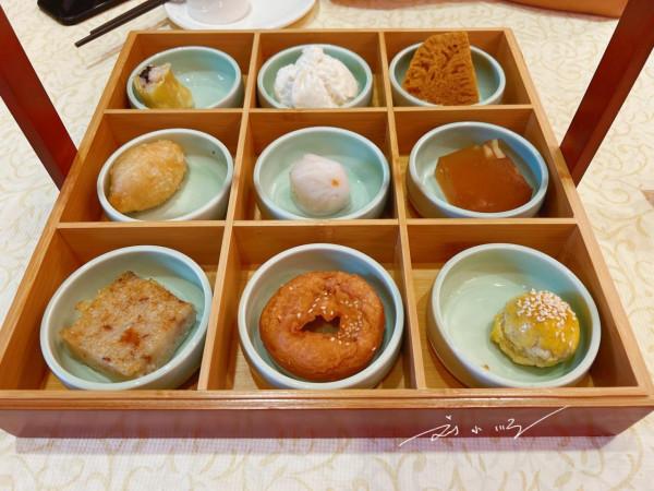 廣州荔灣湖畔的老牌酒家，裝修古色古香，遊客卻覺得味道差強人意