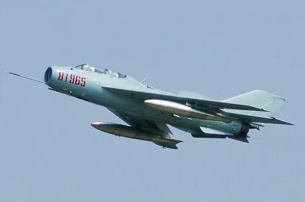 中國戰機撞美機失誤墜毀,飛行員被指蠻幹,劉亞樓卻說:這叫勇敢 中國戰機撞美機失誤墜毀,飛行員被指蠻幹,劉亞樓卻說:這叫勇敢