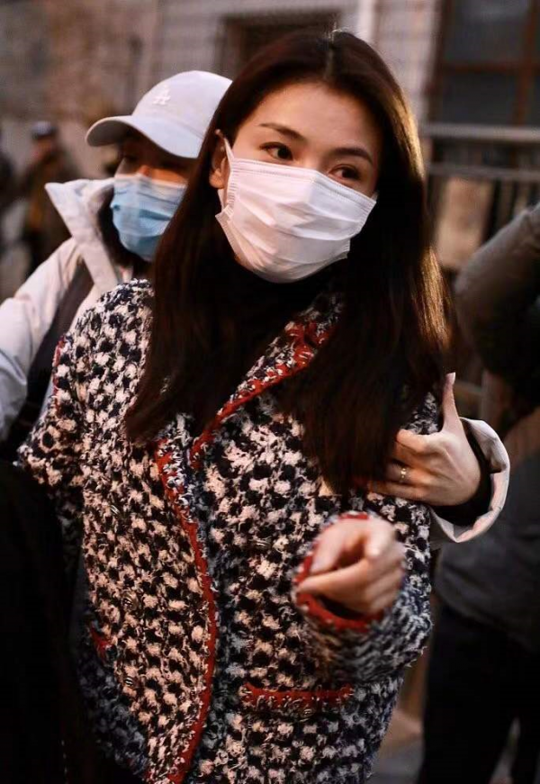 央視春晚彩排路透:劉濤太美、“真假”賈玲鬧烏龍,包貝爾遭群嘲 央視春晚彩排路透:劉濤太美、“真假”賈玲鬧烏龍,包貝爾遭群嘲