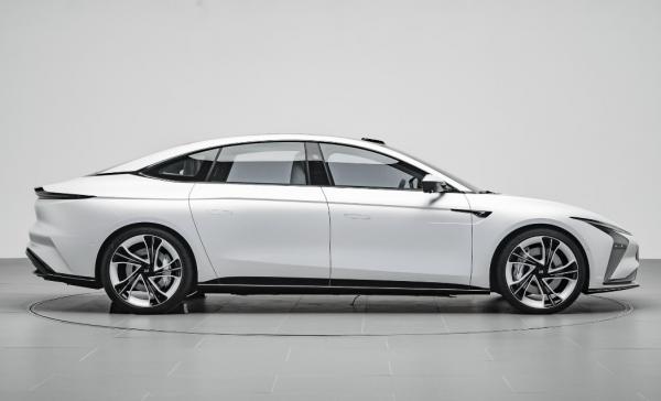 智己L7解析，風阻係數0.21Cd，車長過5米百公里加速3.9秒！