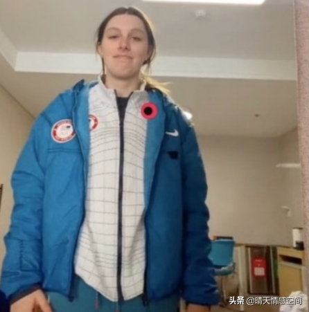 美國滑雪小姐姐臨走時瘋狂點菜，哭著說再不點，以後就吃不到了