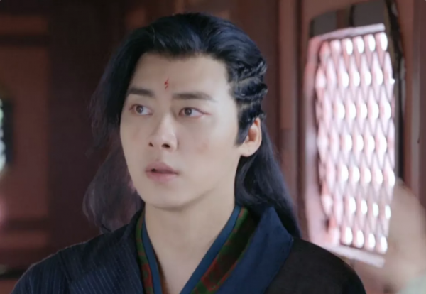 滿臉褶子、眼神猥瑣，明明都這麼老了，就別硬尬“少年感”了