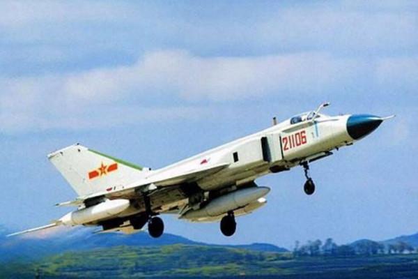 中國空軍獨苗殲8戰機，雷達效能不輸蘇27，高空偵察至今無法替代