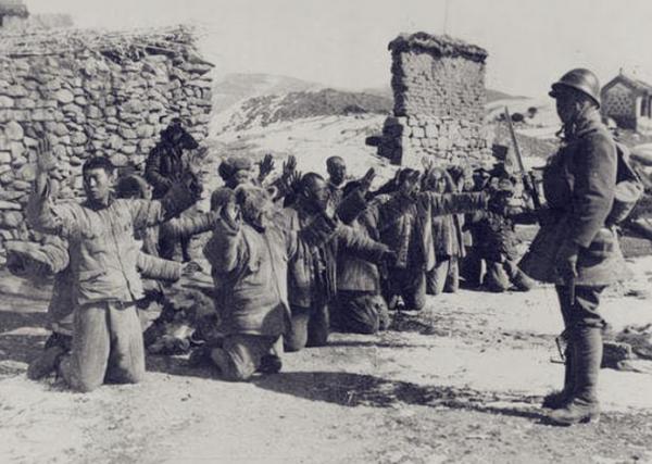 南京大屠殺，被俘將士為何不反抗？40年後，一位老兵含淚說出原因